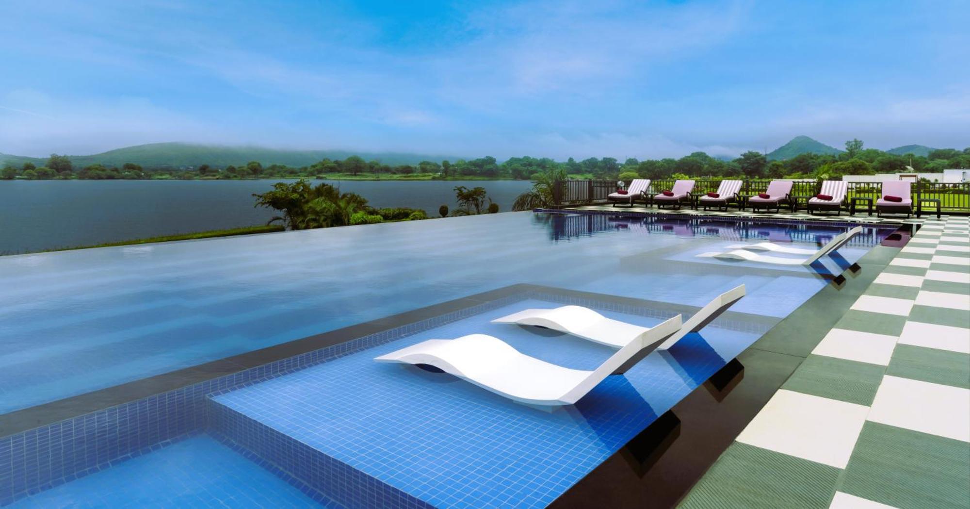 Hotel 'zana' Lakeview - Scenic Lakeside